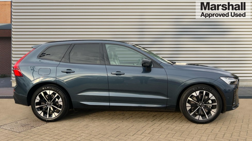 Used Volvo XC60 2025 for sale - 76140240: Photo 2
