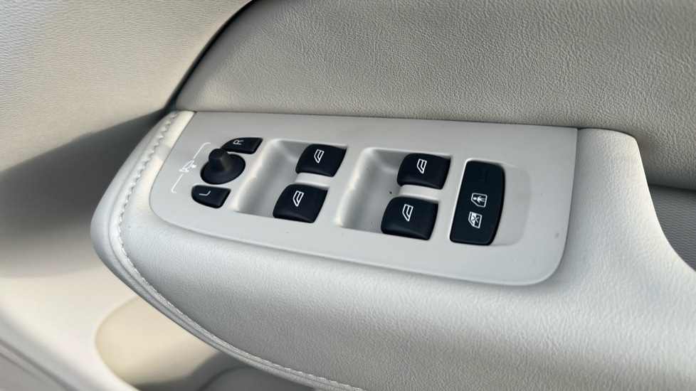 Used Volvo XC60 2025 for sale - 76140240: Photo 29