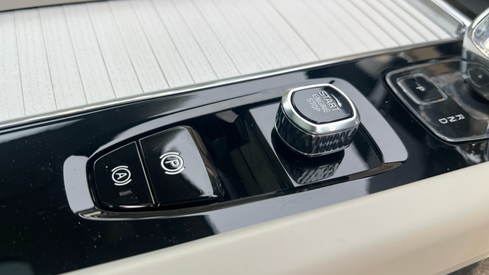Used Volvo XC60 2025 for sale - 76140240: Photo 34