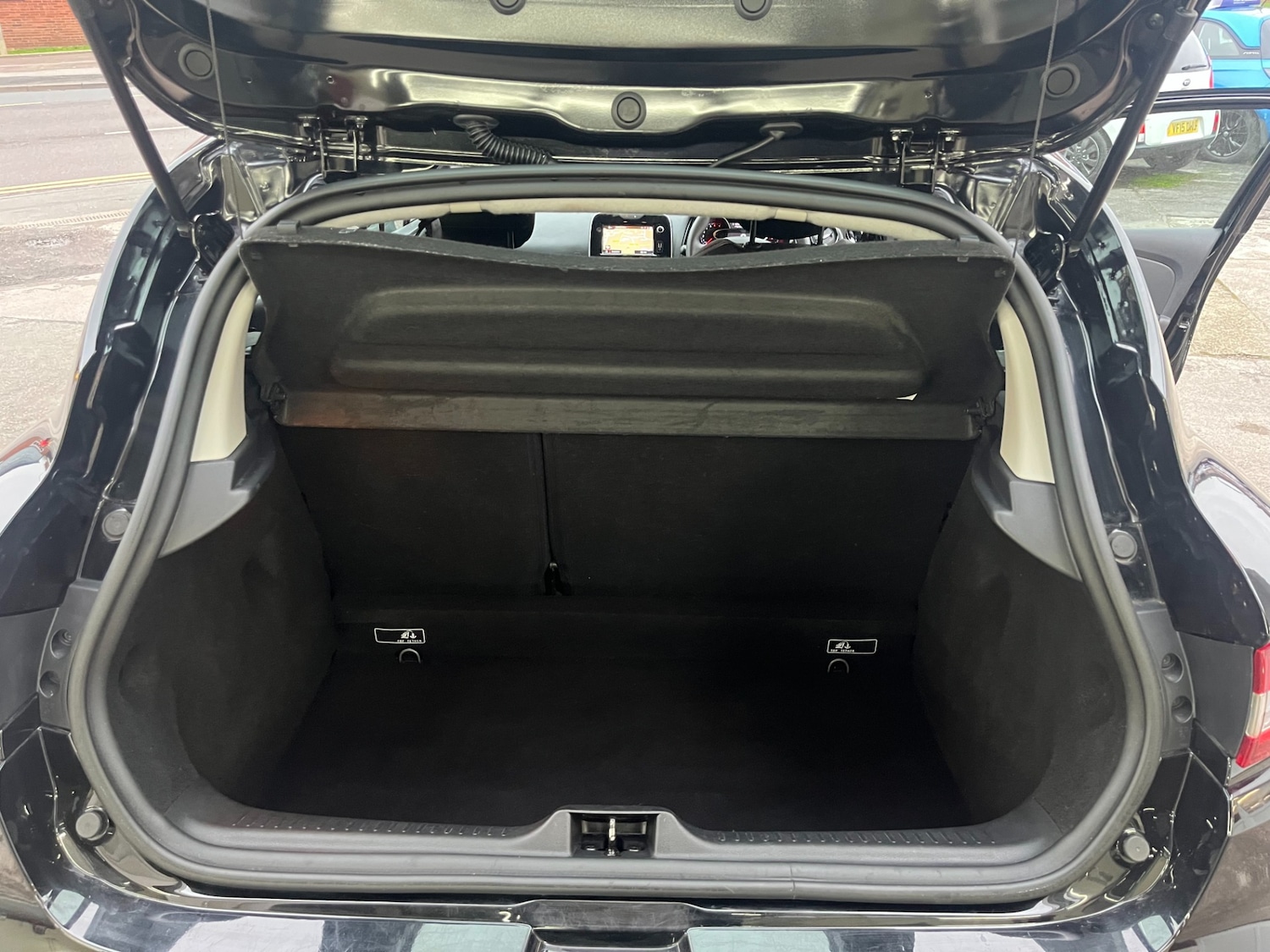 Used Renault Clio 2018 for sale - 77034510: Photo 15