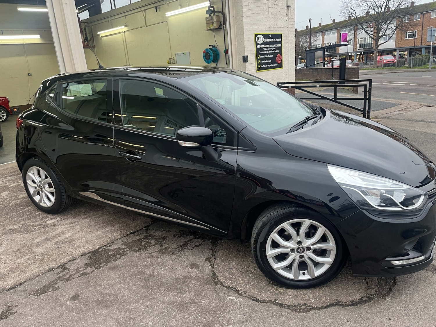 Used Renault Clio 2018 for sale - 77034510: Photo 2