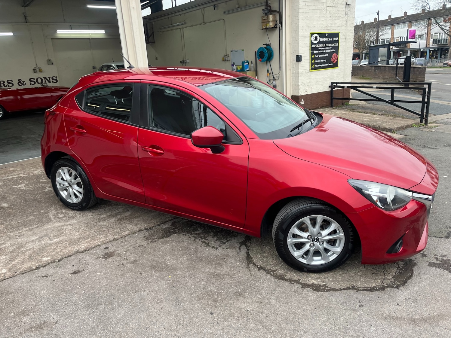 Used Mazda Mazda2 2016 for sale - 77590361: Photo 2