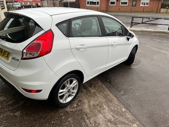 Used Ford Fiesta 2015 for sale - 77208626: Photo