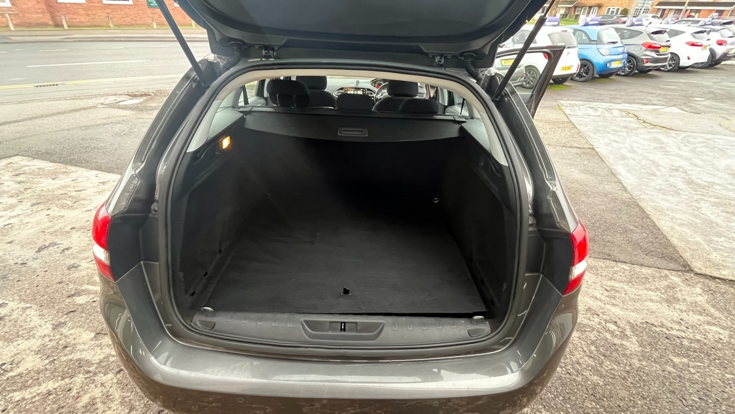 Used Peugeot 308 2017 for sale - 76970060: Photo 10