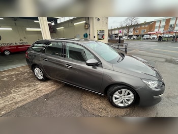 Used Peugeot 308 2017 for sale - 76970060: Photo