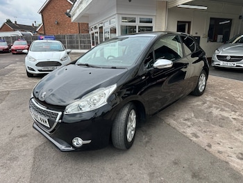 Used Peugeot 208 2015 for sale - 78521426: Photo