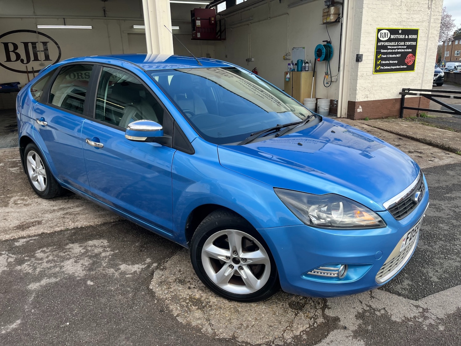 Used Ford Focus 2010 for sale - 77700925: Photo 2
