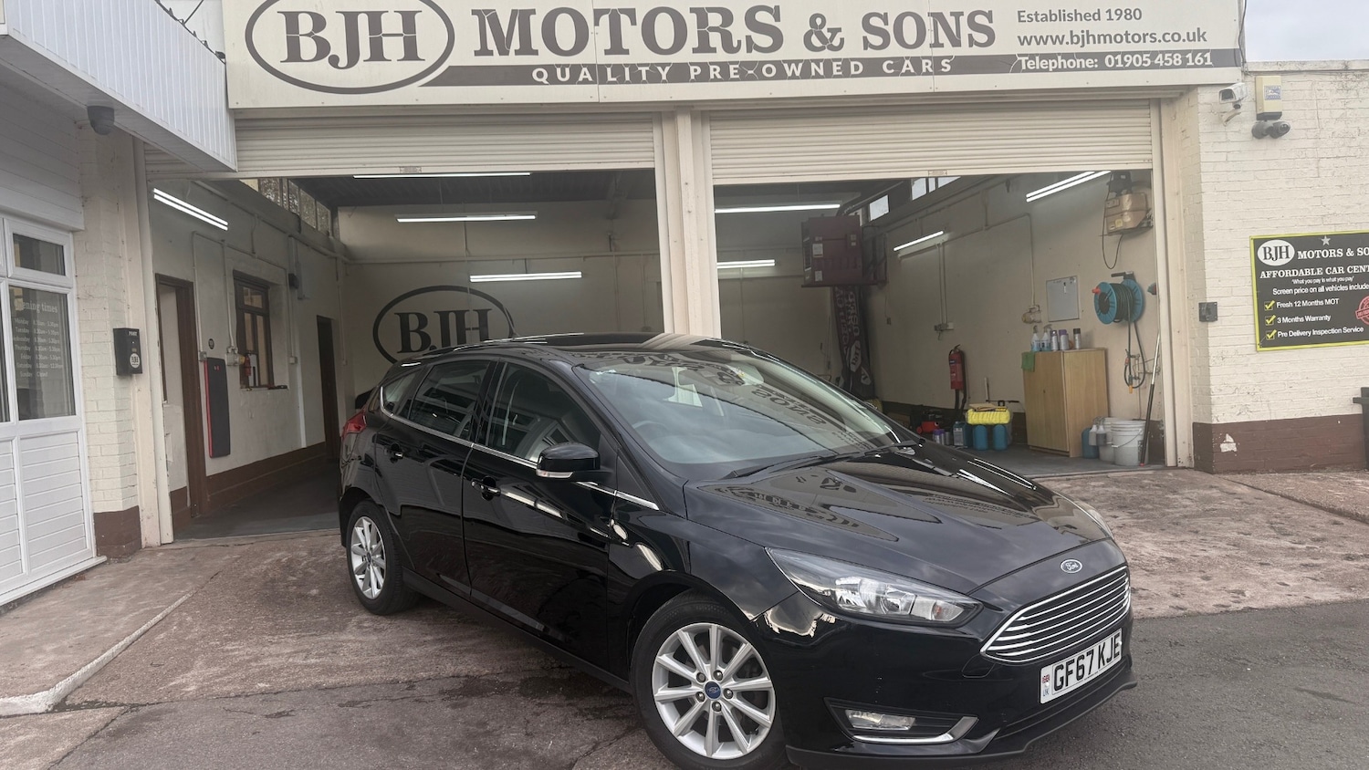 Used Ford Focus 2017 for sale - 76493636: Photo 1