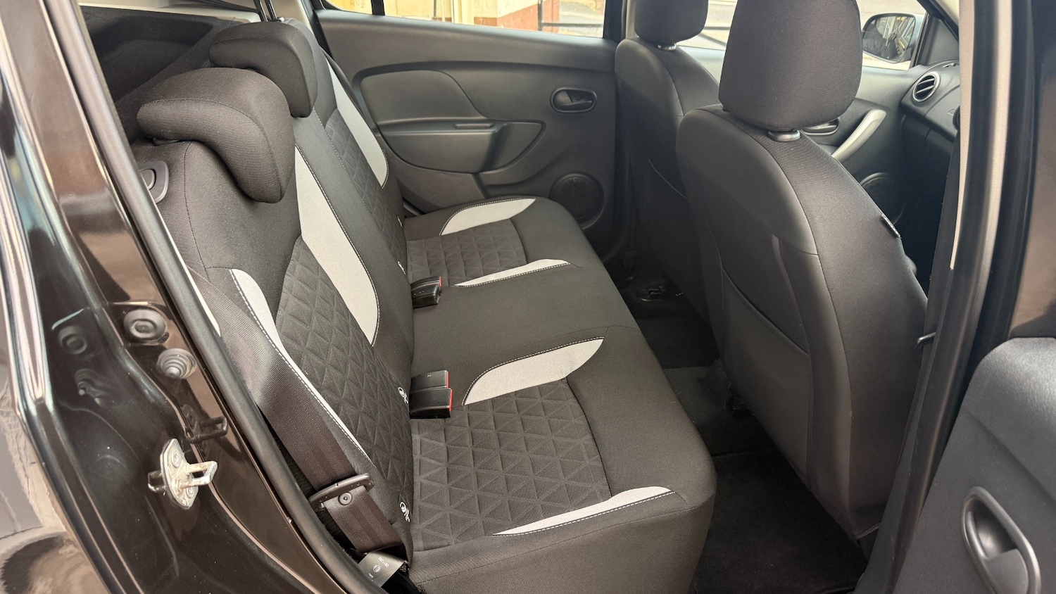 Used Dacia Sandero Stepway 2016 for sale - 76343935: Photo 5