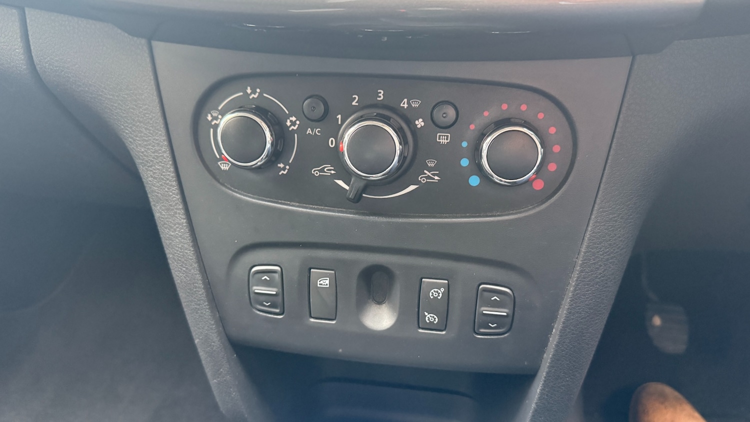 Used Dacia Sandero Stepway 2016 for sale - 76343935: Photo 9