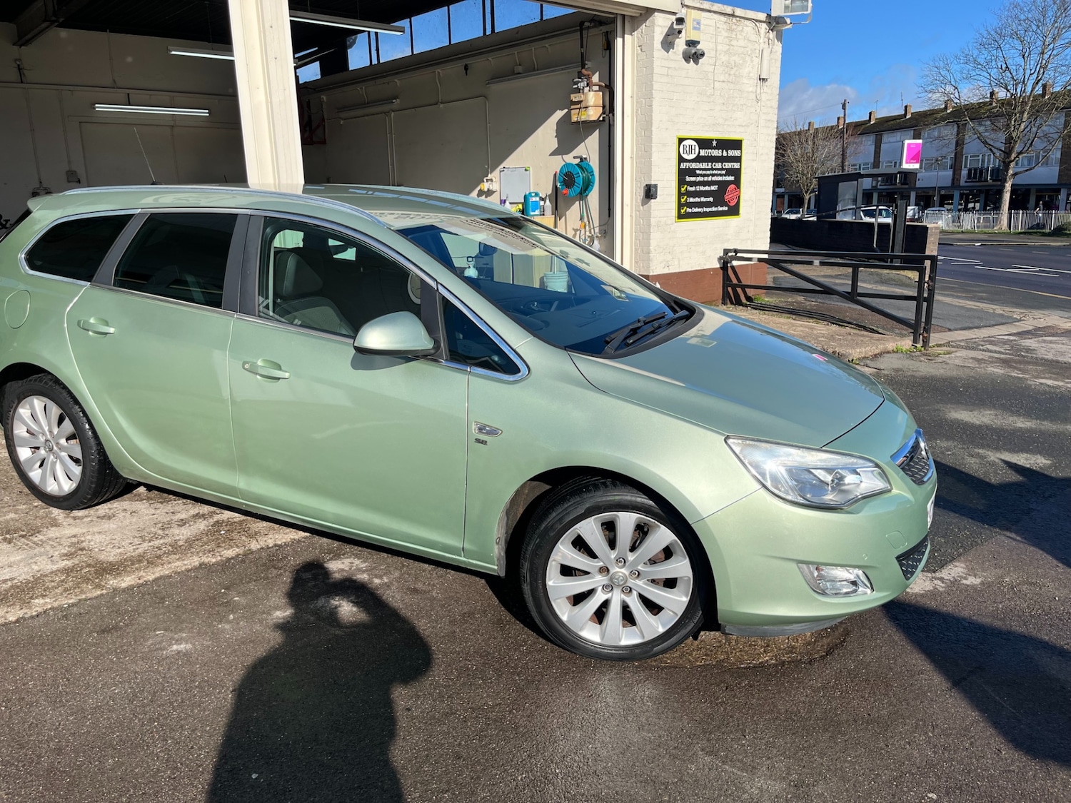 Used Vauxhall Astra 2011 for sale - 77567866: Photo 2