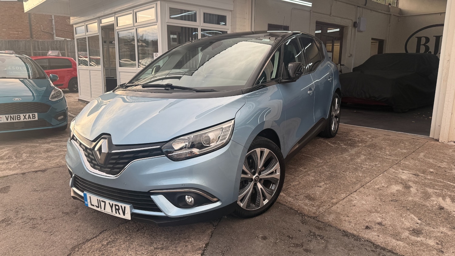 Used Renault Scenic 2017 for sale - 76374325: Photo 1