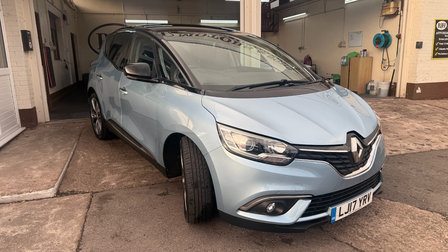 Used Renault Scenic 2017 for sale - 76374325: Photo 2