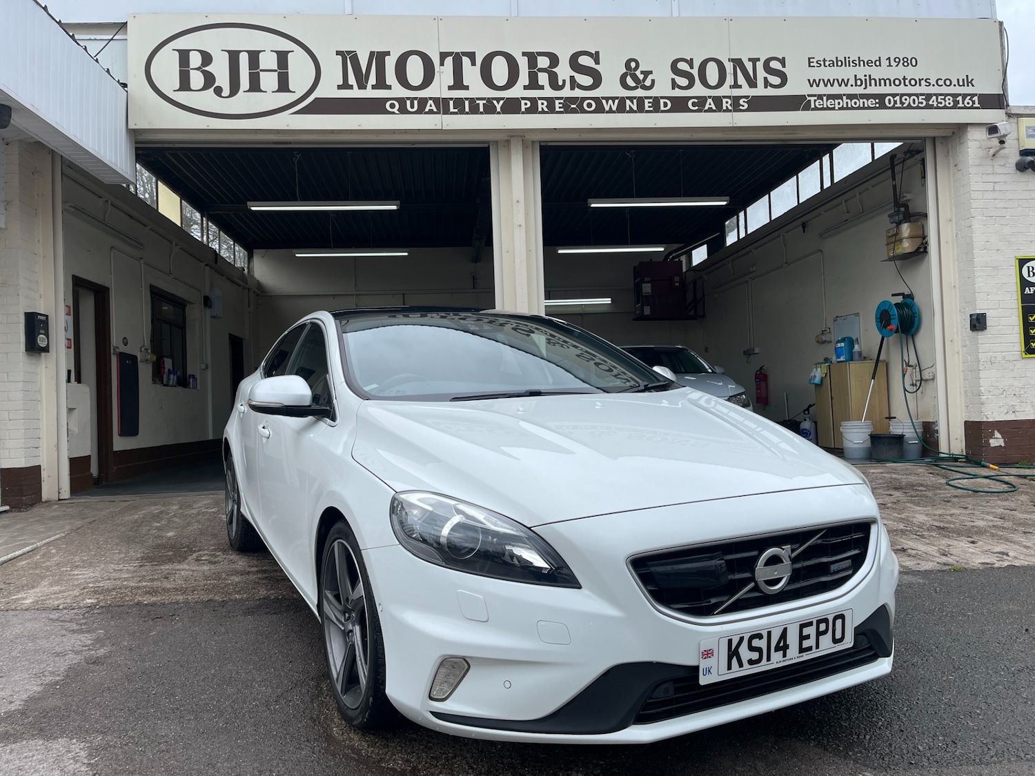 Used Volvo V40 2014 for sale - 77902582: Photo 1