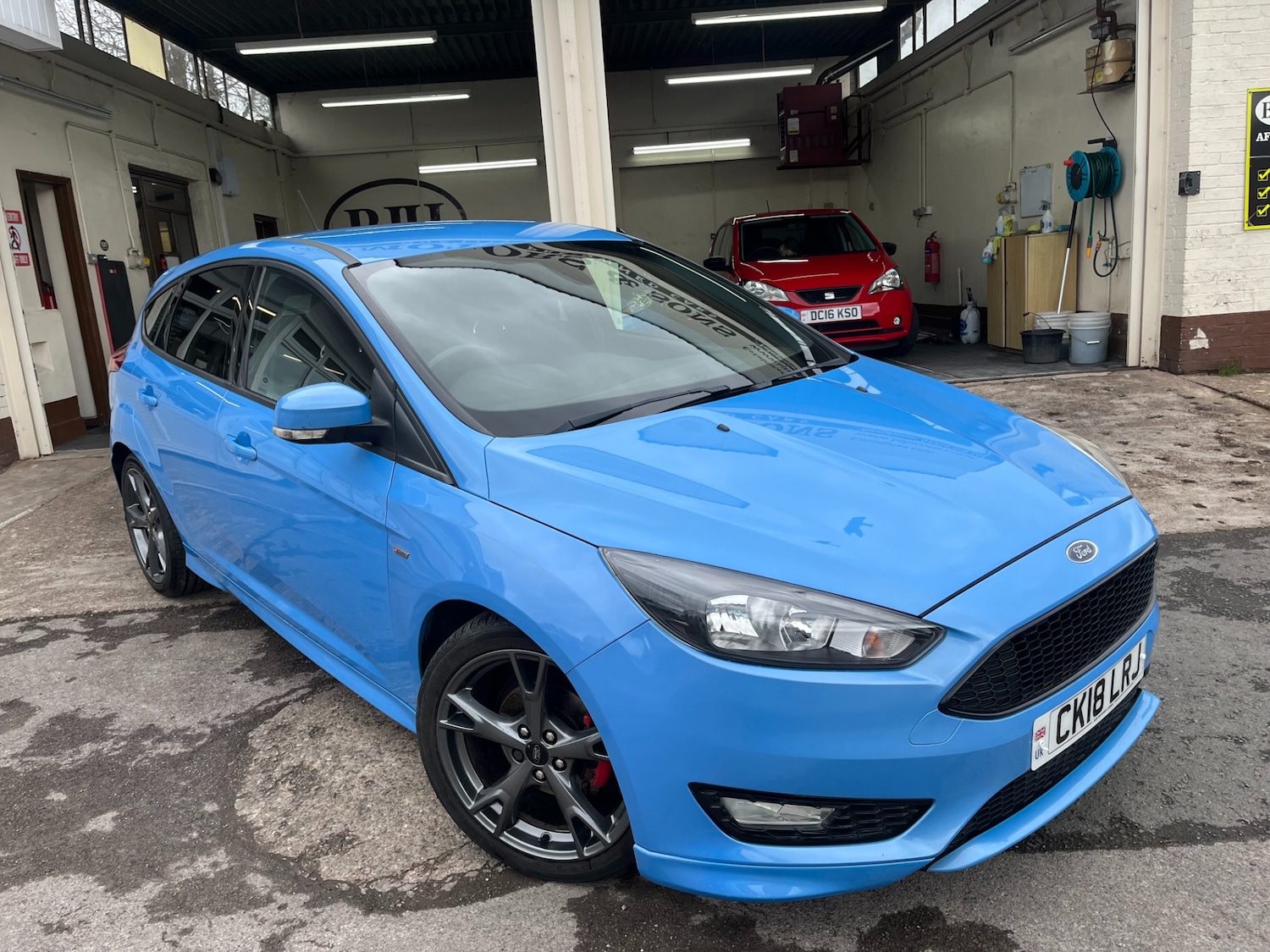 Used Ford Focus 2018 for sale - 78041905: Photo 2