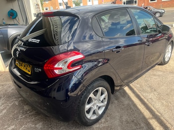 Used Peugeot 208 2014 for sale - 79100102: Photo