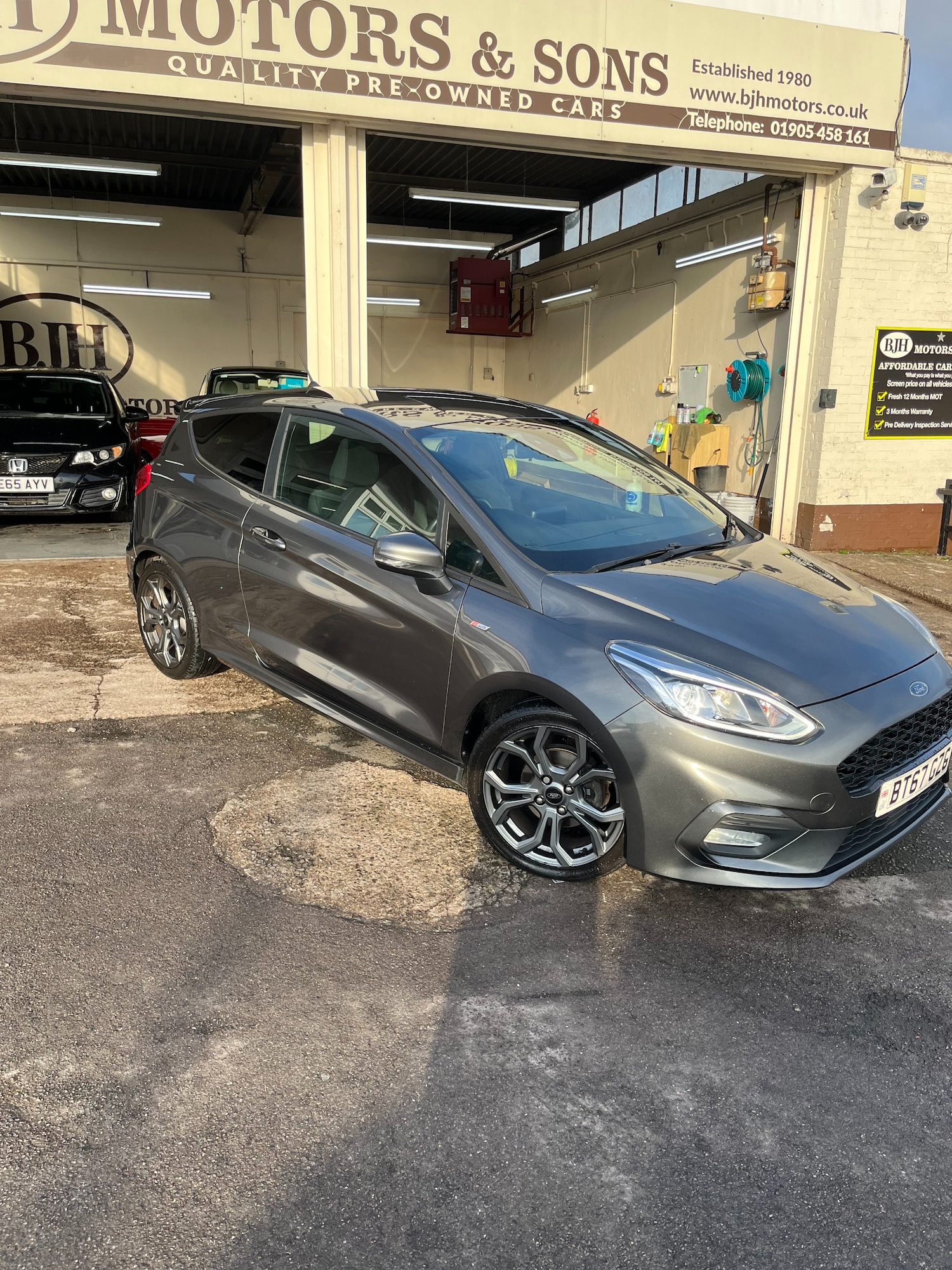 Used Ford Fiesta 2017 for sale - 76948280: Photo 2