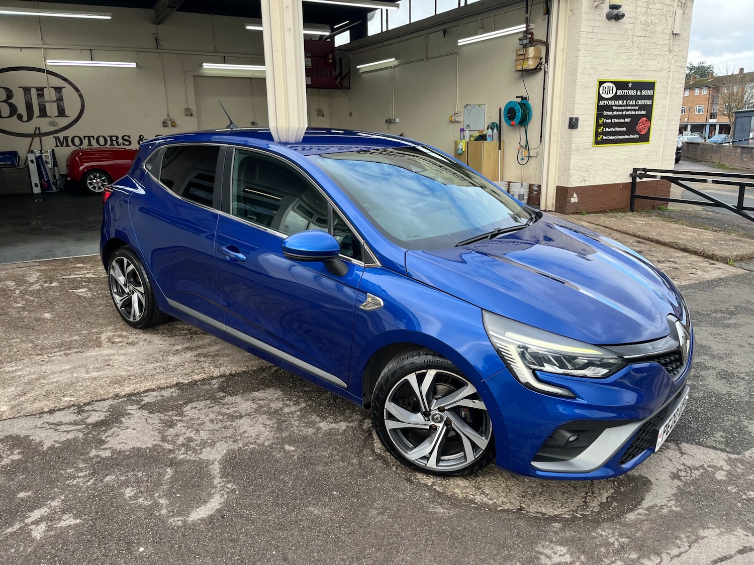 Used Renault Clio 2020 for sale - 77516610: Photo 2