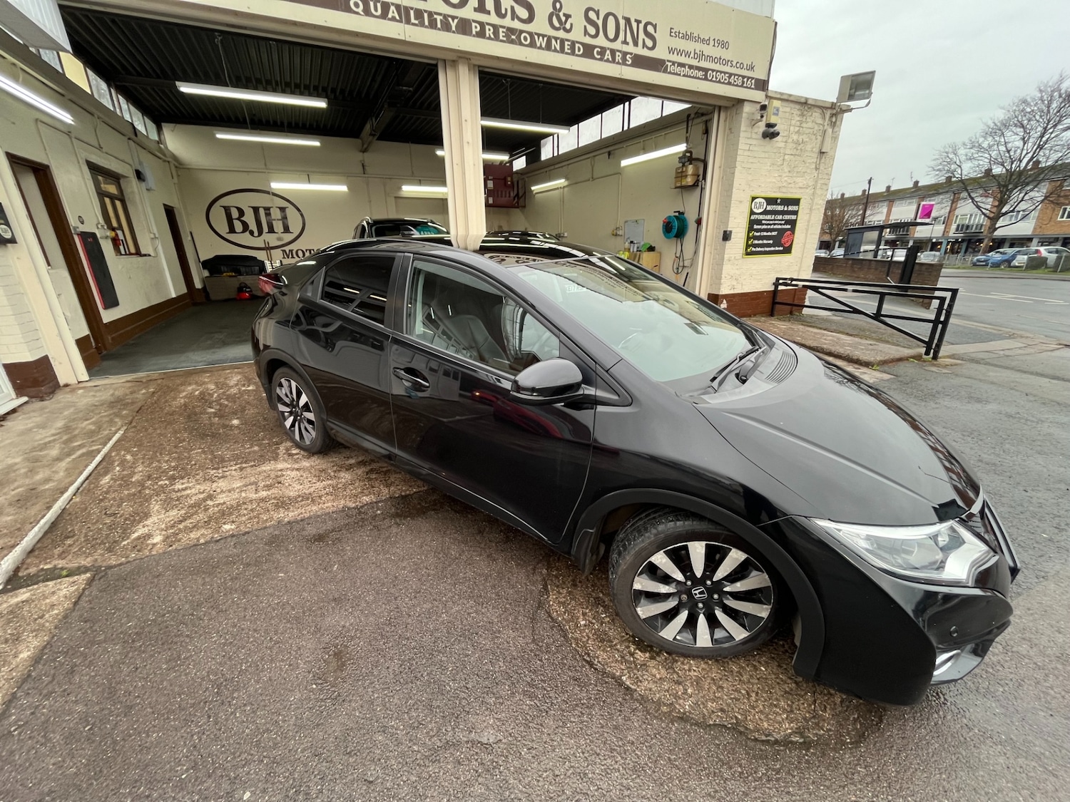 Used Honda Civic 2015 for sale - 76968470: Photo 2