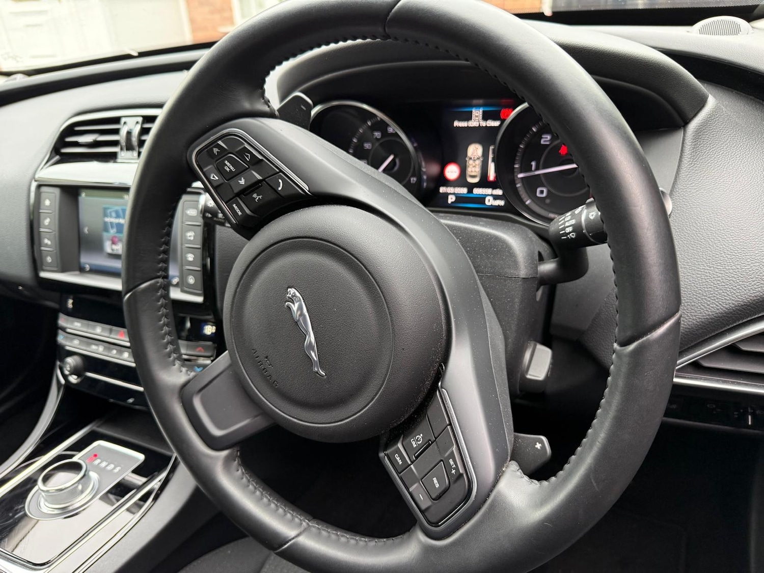 Used Jaguar XE 2015 for sale - 78053489: Photo 5