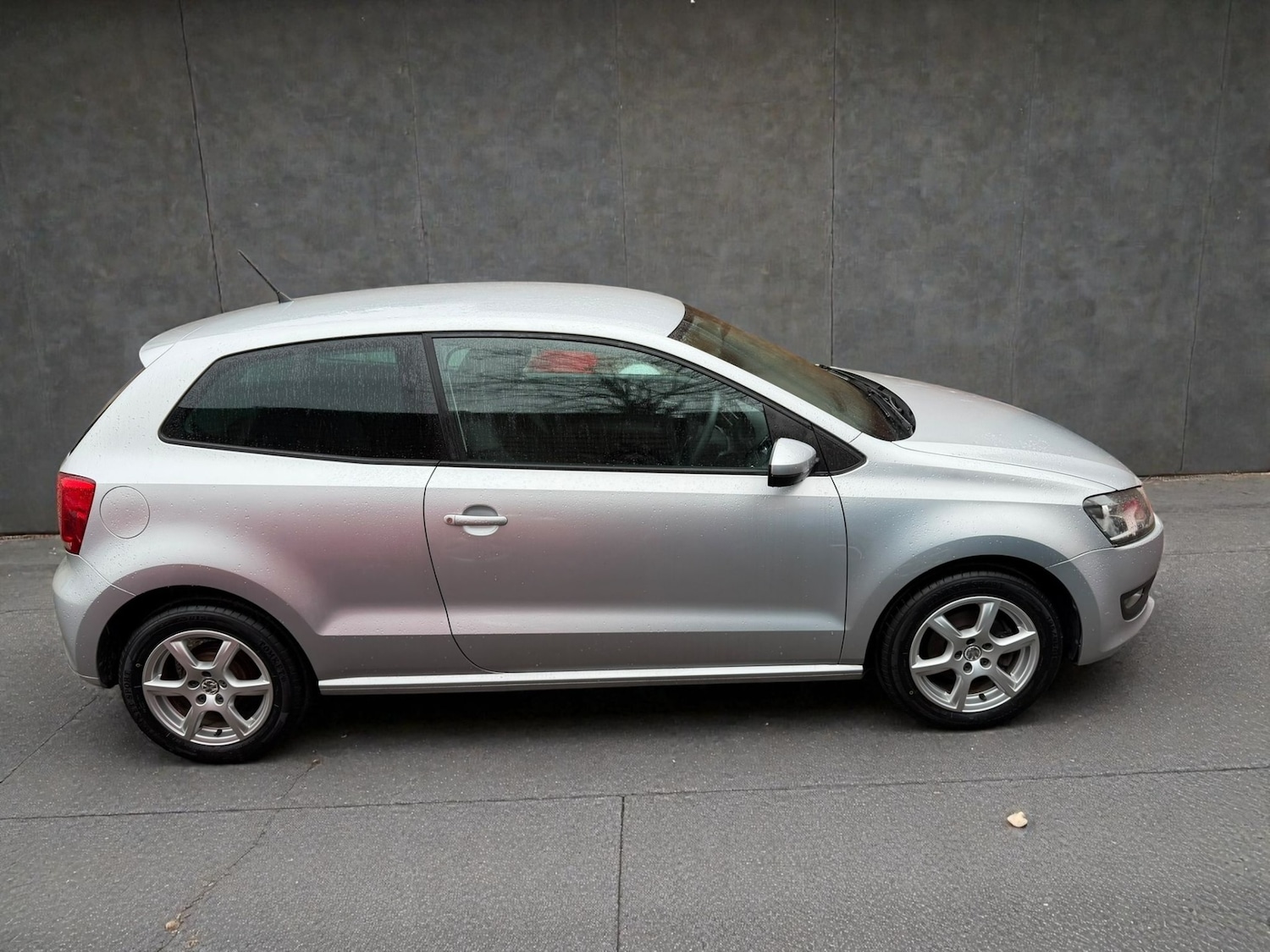 Used Volkswagen Polo 2010 for sale - 77584880: Photo 5