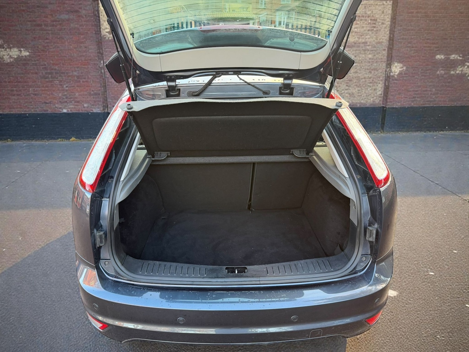 Used Ford Focus 2010 for sale - 77504389: Photo 19