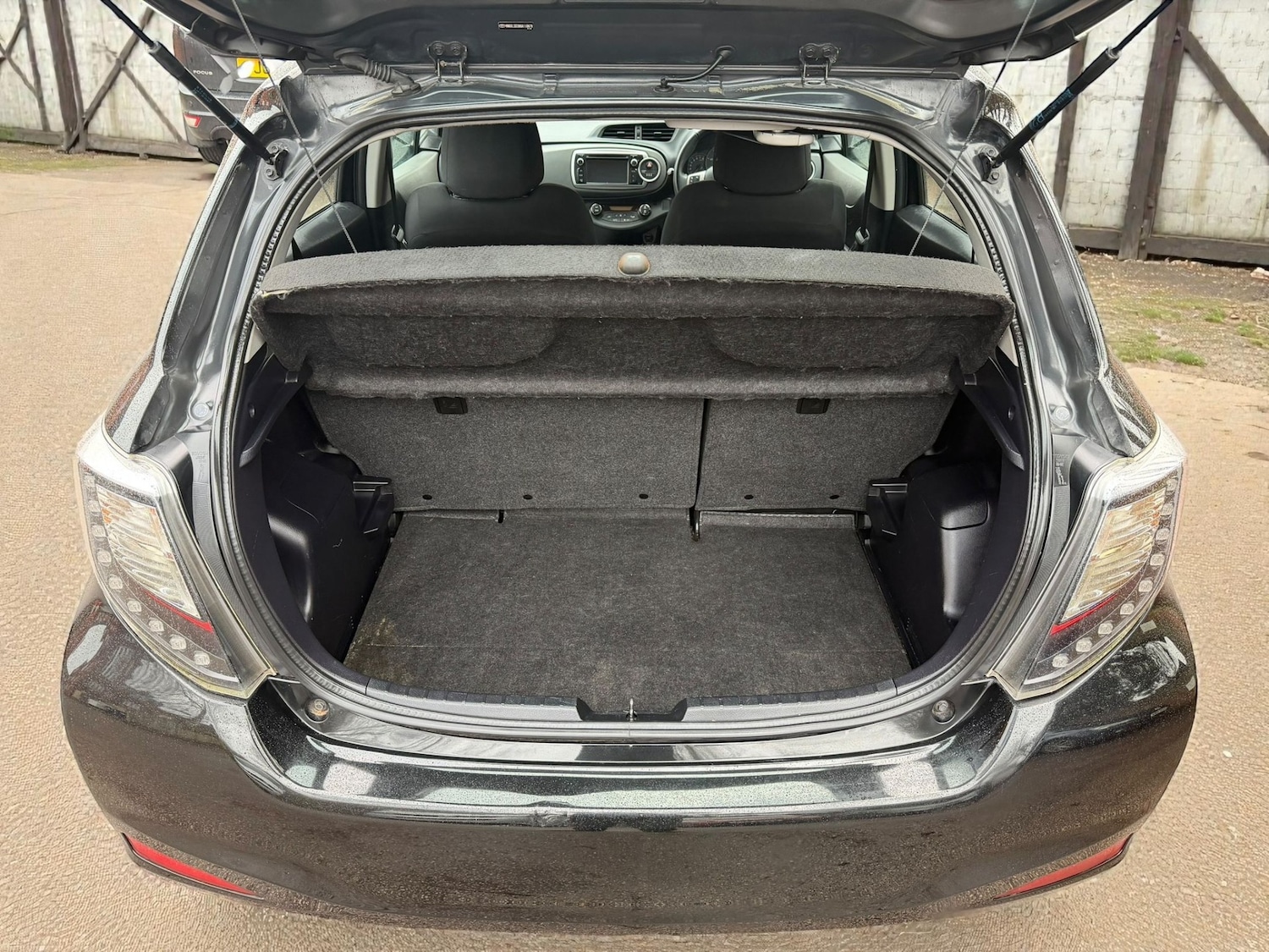 Used Toyota Yaris 2014 for sale - 77504346: Photo 24