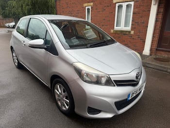 Used Toyota Yaris 2011 for sale - 79674352: Photo