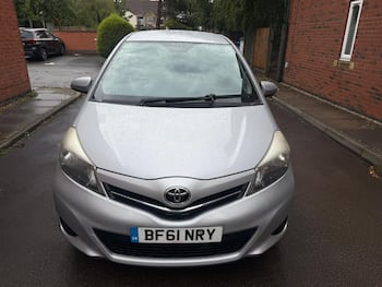 Used Toyota Yaris 2011 for sale - 79674352: Photo