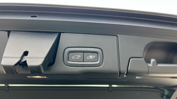 Used Volvo XC60 2023 for sale - 76191083: Photo 47