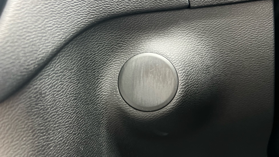 Used Volvo XC40 2021 for sale - 76960175: Photo 28