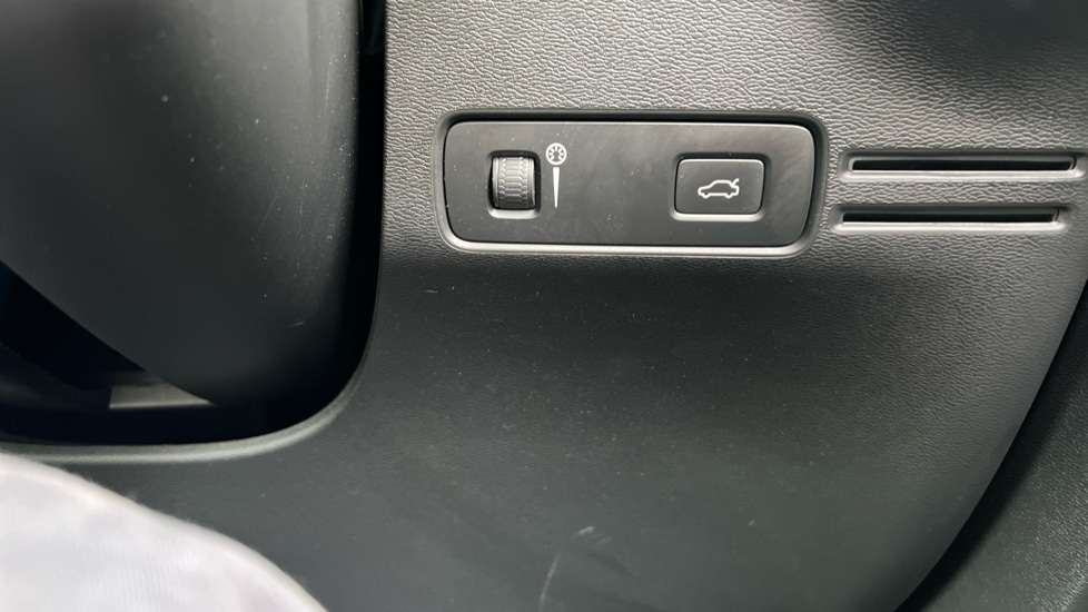 Used Volvo XC40 2021 for sale - 76960175: Photo 48