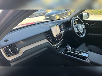 Used Volvo XC60 2025 for sale - 75966889: Photo 4
