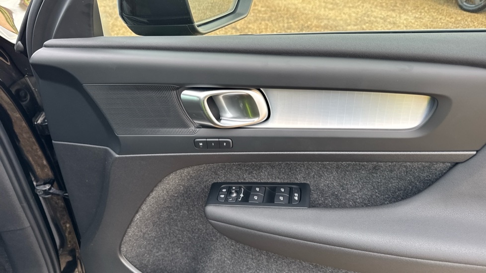 Used Volvo XC40 2025 for sale - 76874551: Photo 15