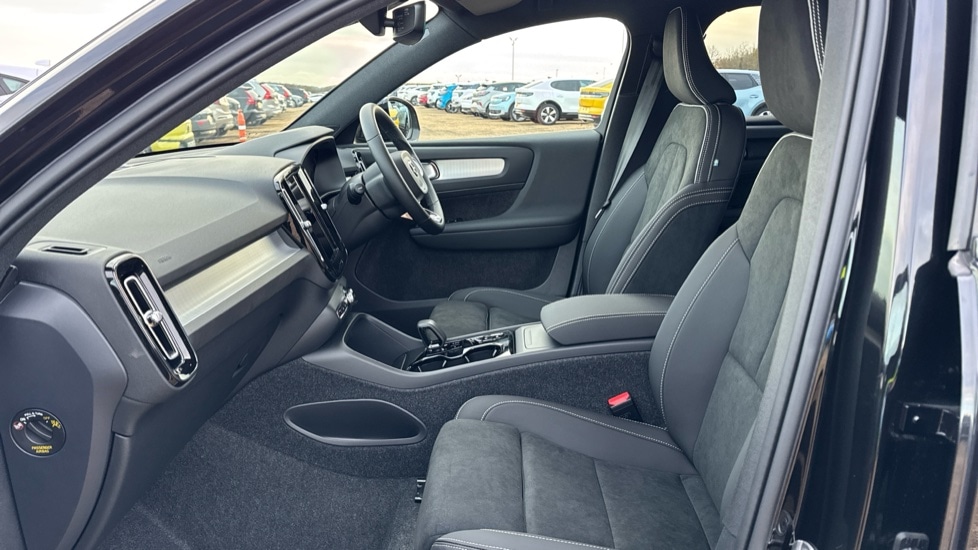 Used Volvo XC40 2025 for sale - 76874551: Photo 38