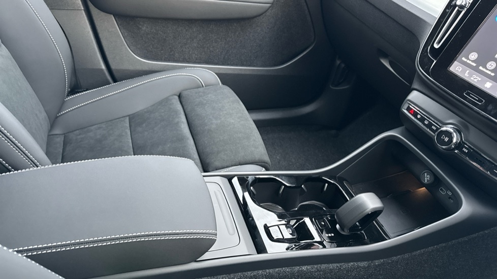 Used Volvo XC40 2025 for sale - 76874551: Photo 47