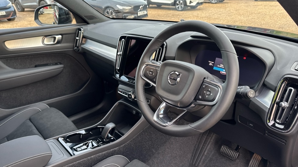 Used Volvo XC40 2025 for sale - 76874551: Photo 5