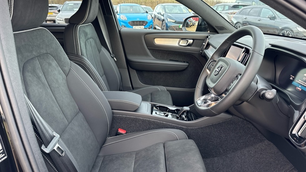 Used Volvo XC40 2025 for sale - 76874551: Photo 9