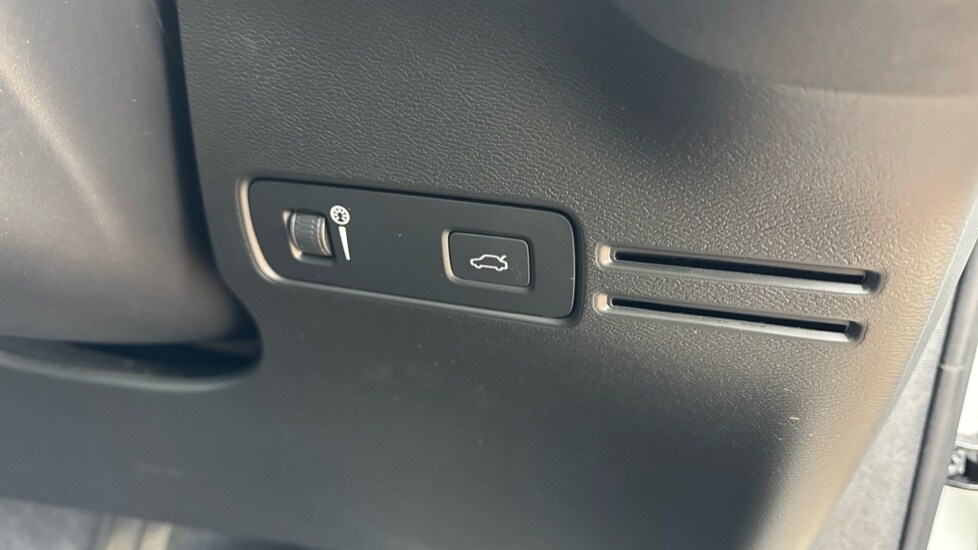 Used Volvo XC40 2021 for sale - 76914946: Photo 42