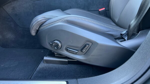Used Volvo XC60 2025 for sale - 75439920: Photo 32