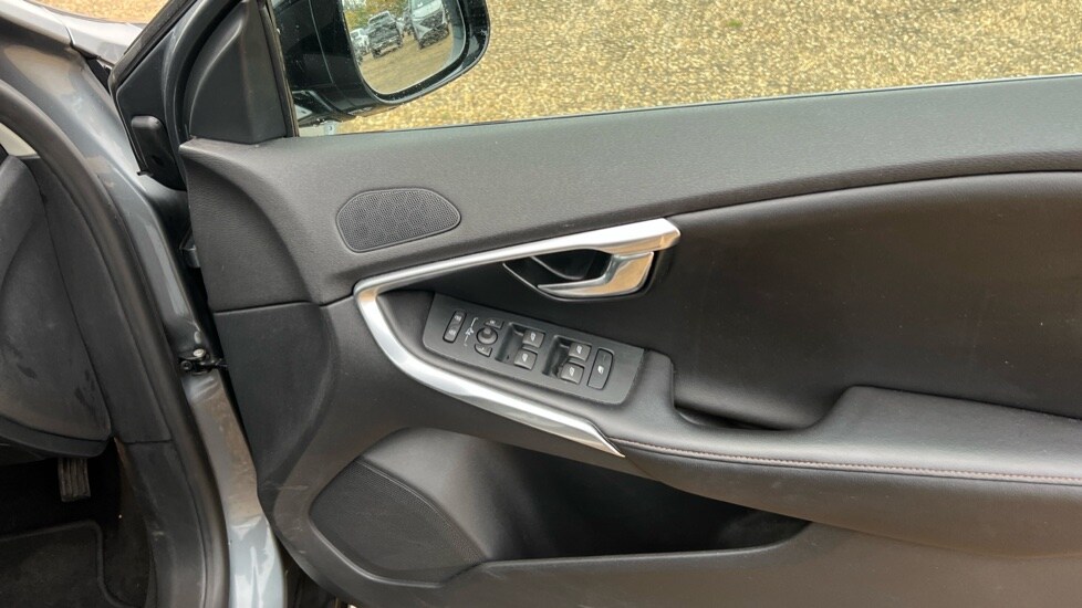 Used Volvo V40 2016 for sale - 76261522: Photo 15