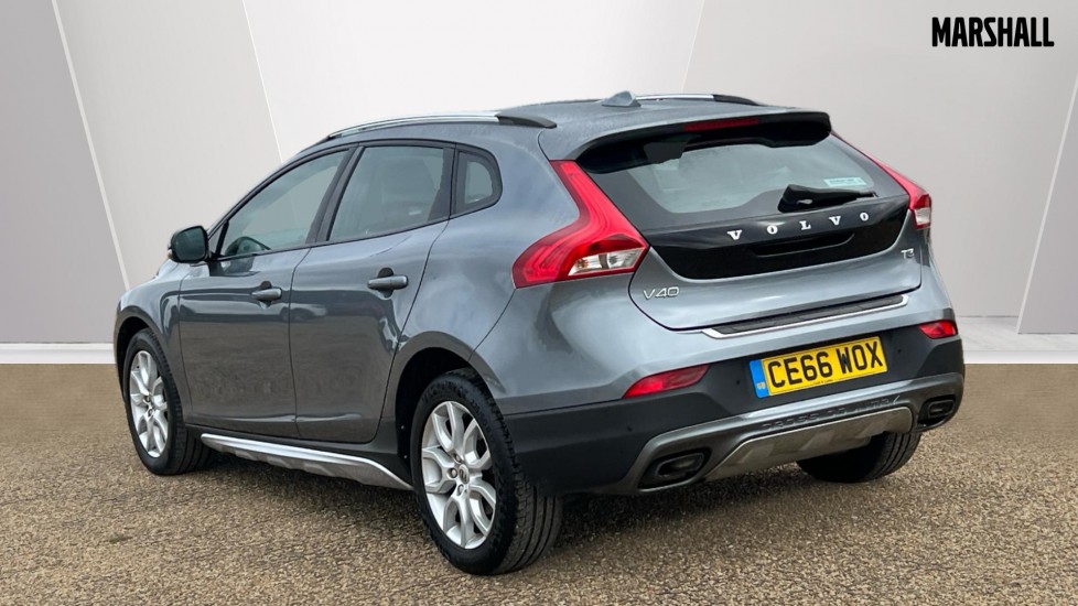 Used Volvo V40 2016 for sale - 76261522: Photo 2