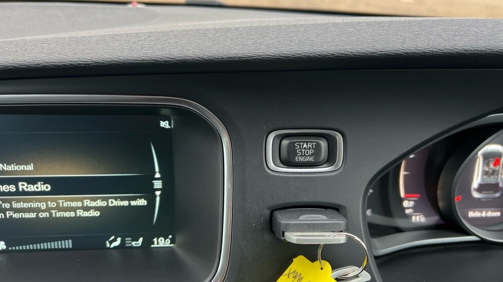 Used Volvo V40 2016 for sale - 76261522: Photo 28