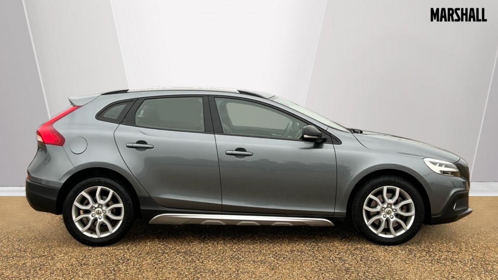 Used Volvo V40 2016 for sale - 76261522: Photo 3