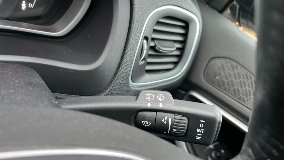 Used Volvo V40 2016 for sale - 76261522: Photo 30