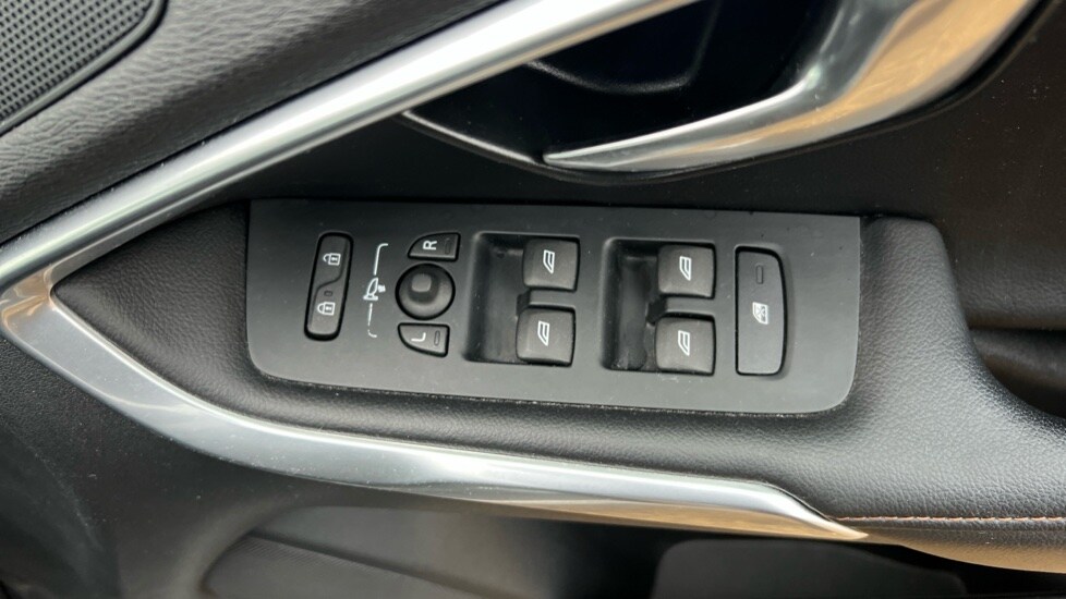 Used Volvo V40 2016 for sale - 76261522: Photo 33
