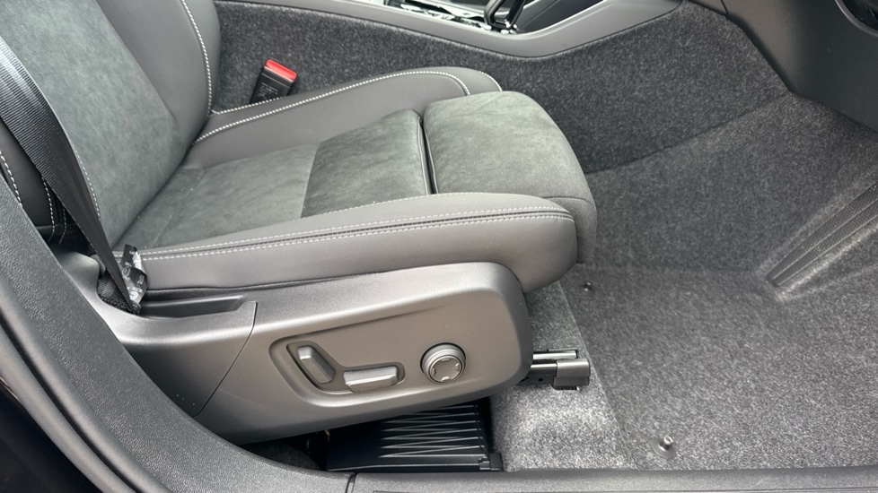 Used Volvo XC40 2025 for sale - 76874576: Photo 32