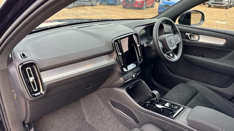 Used Volvo XC40 2025 for sale - 76874576: Photo 4