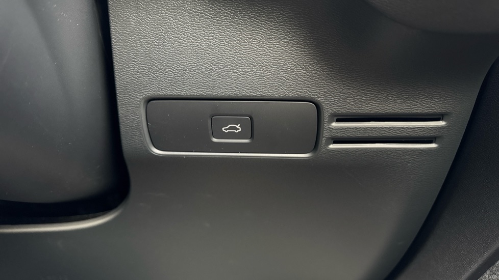 Used Volvo XC40 2025 for sale - 76874576: Photo 49