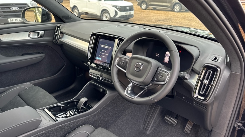 Used Volvo XC40 2025 for sale - 76874576: Photo 5